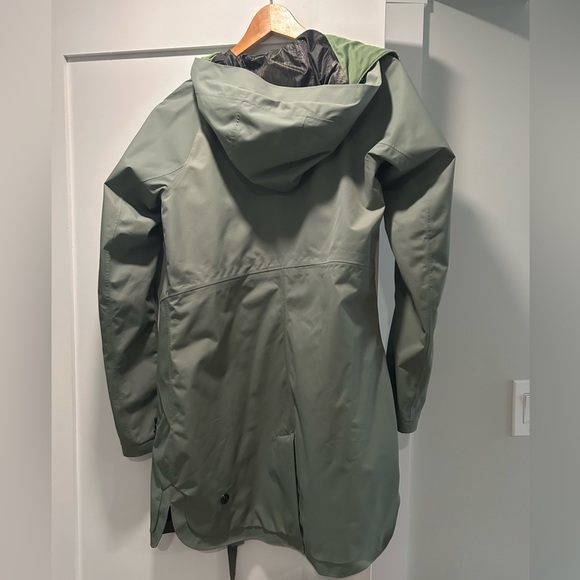 Lululemon Raincoat - Picture 1 of 4